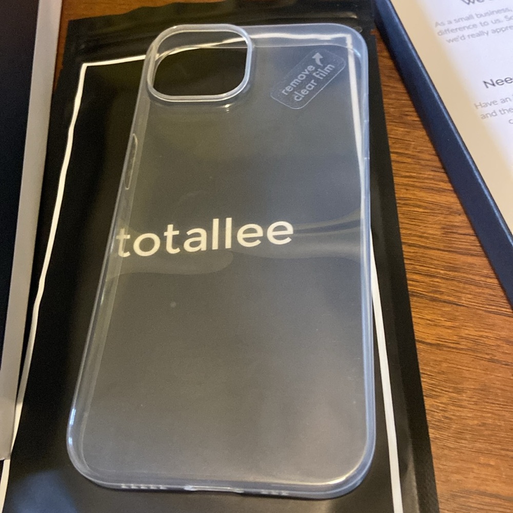 NIB Totallee iPhone 15 Case aCl Screen Protector - Picture 3 of 3